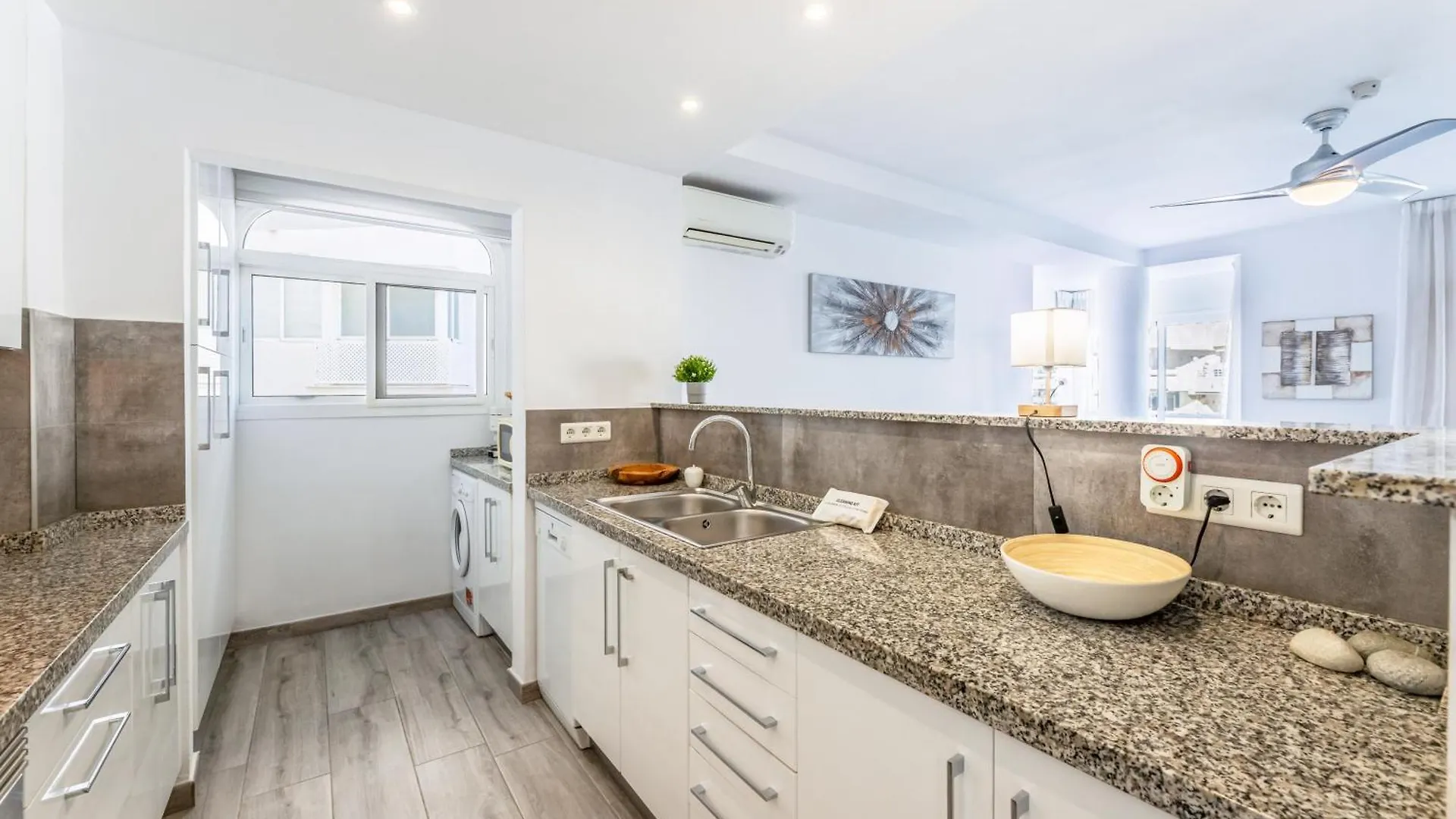 Vb Madeira 1Br By The Marina Apartment Benalmadena 0*,